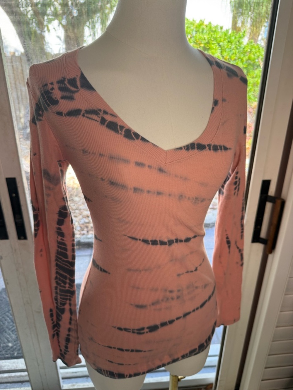 Enti Long Sleeve V-Neck Tie-Dye Ribbed Tee - Dusty Rose/Black NWOT